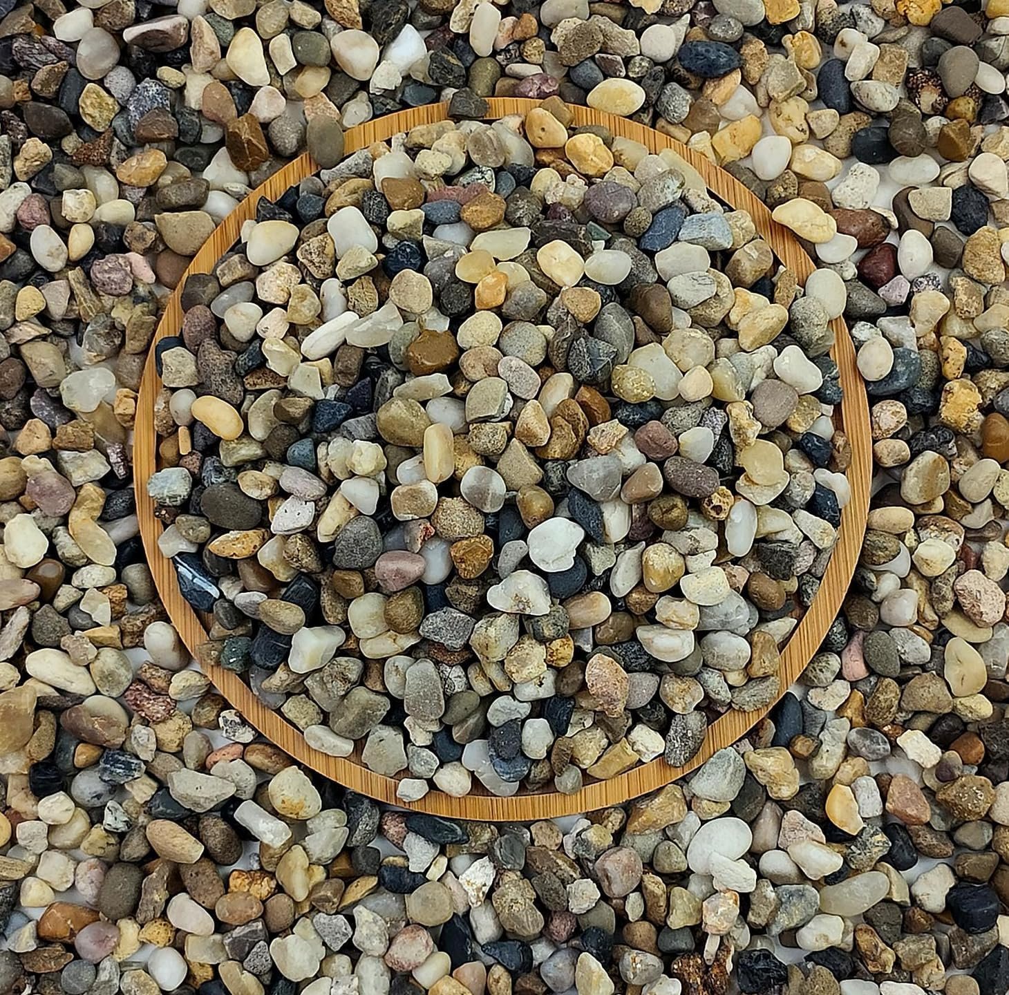 FANTIAN 2 lbs Aquarium Gravel, 1/4 inch Pea Gravel for Fish Tank | Natural Pebbles River Rocks for Plants, Succulent, Vase, Pond, Outdoor Landscaping, Drainage, Terrarium, Safe for Fish